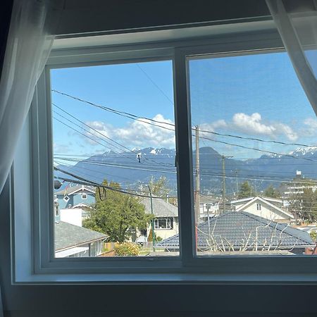 Entire New Cozy And Modern 2-Storey House Vancouver Exterior foto