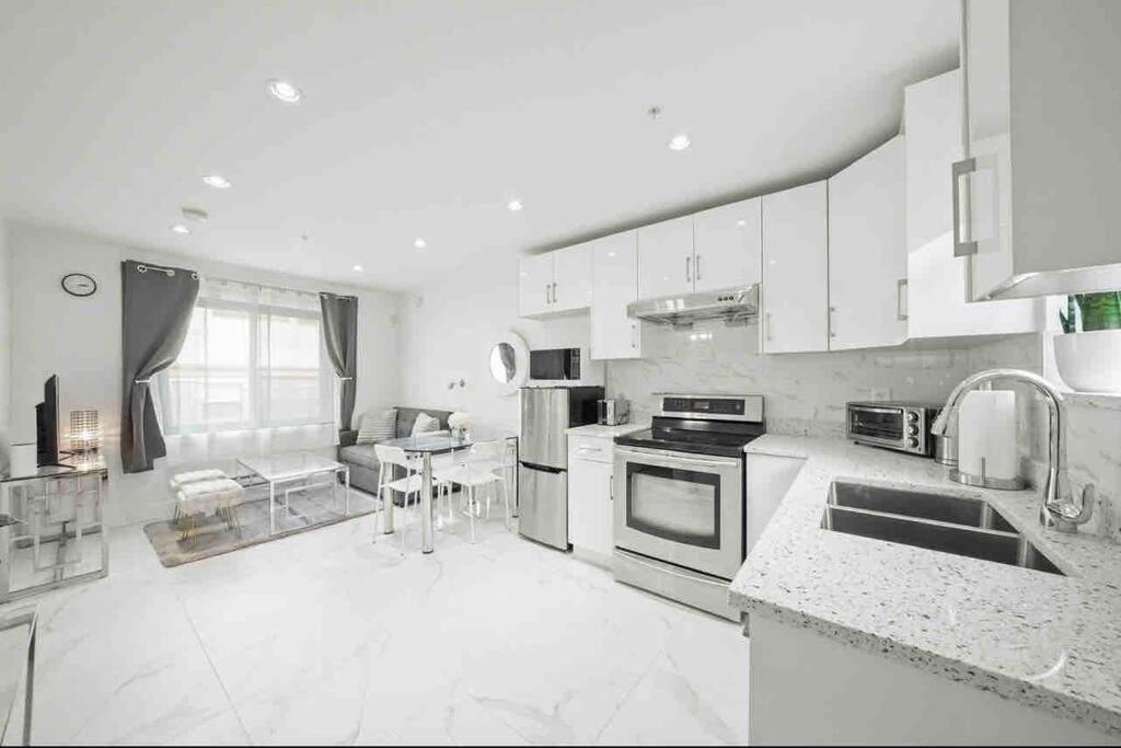 Entire New Cozy And Modern 2-Storey House Vancouver Exterior foto