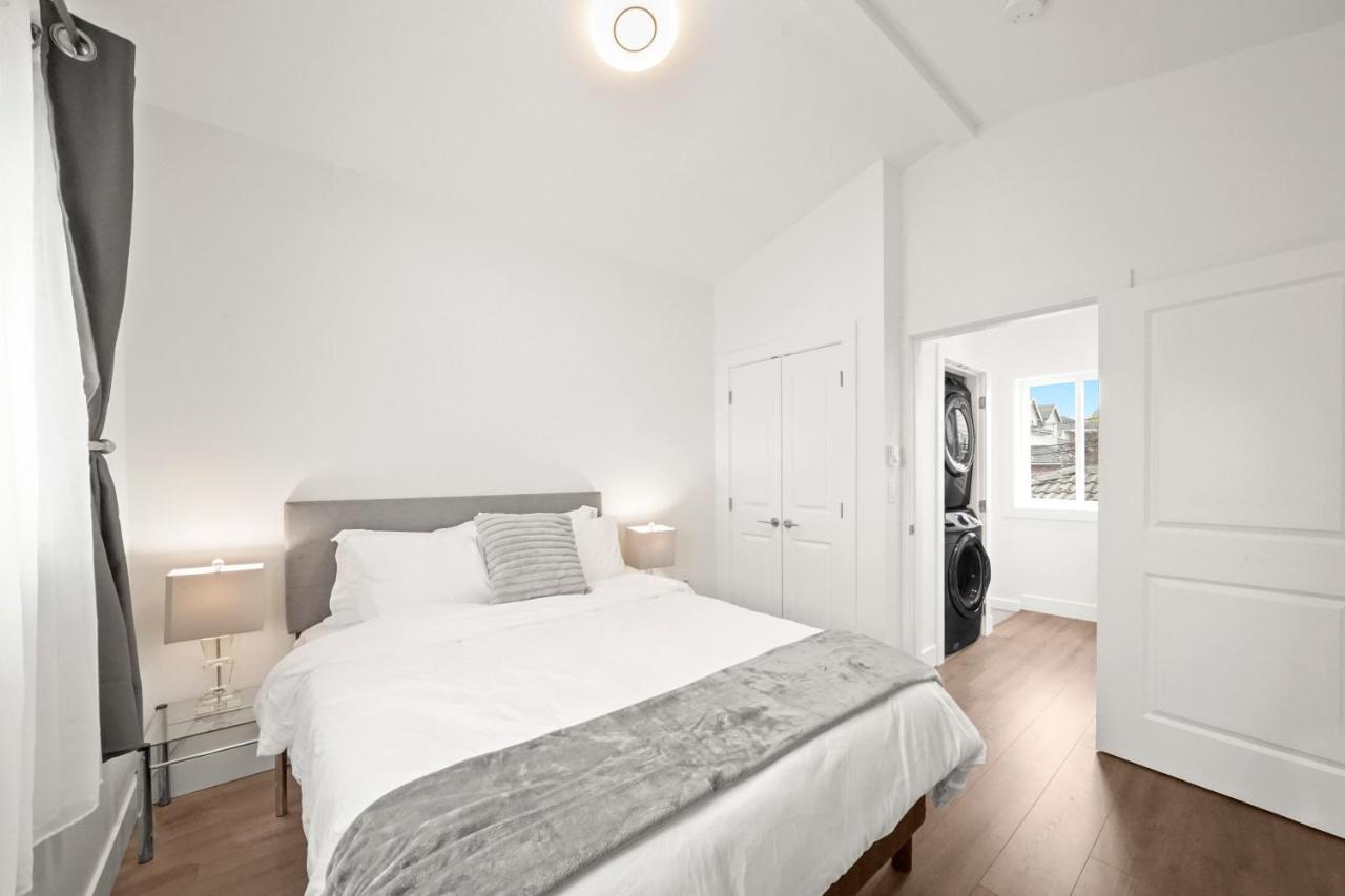 Entire New Cozy And Modern 2-Storey House Vancouver Exterior foto