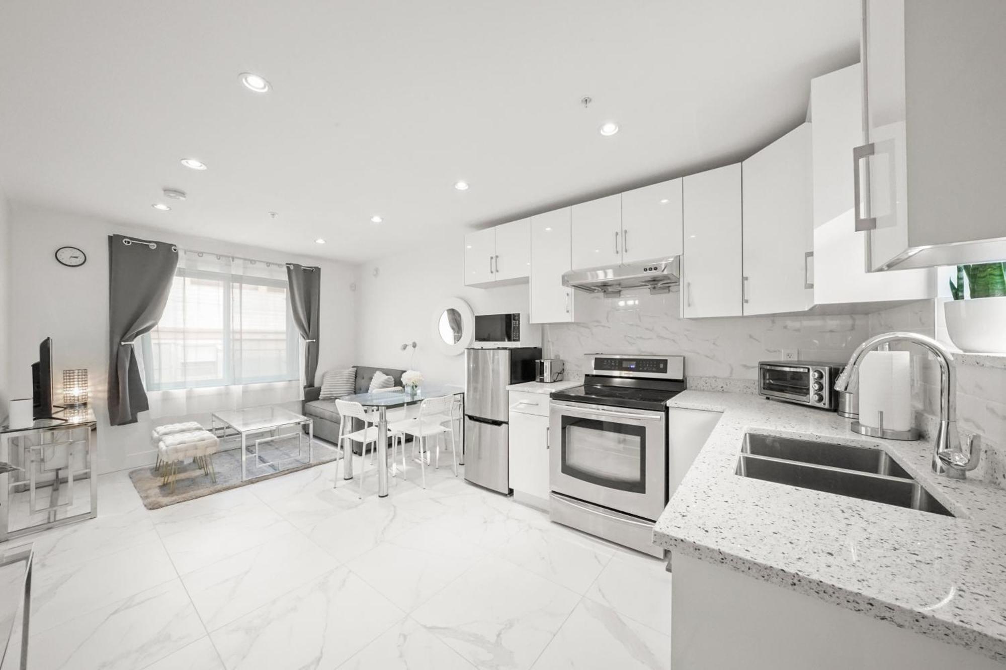 Entire New Cozy And Modern 2-Storey House Vancouver Exterior foto