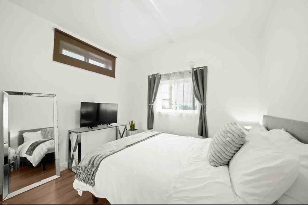 Entire New Cozy And Modern 2-Storey House Vancouver Exterior foto